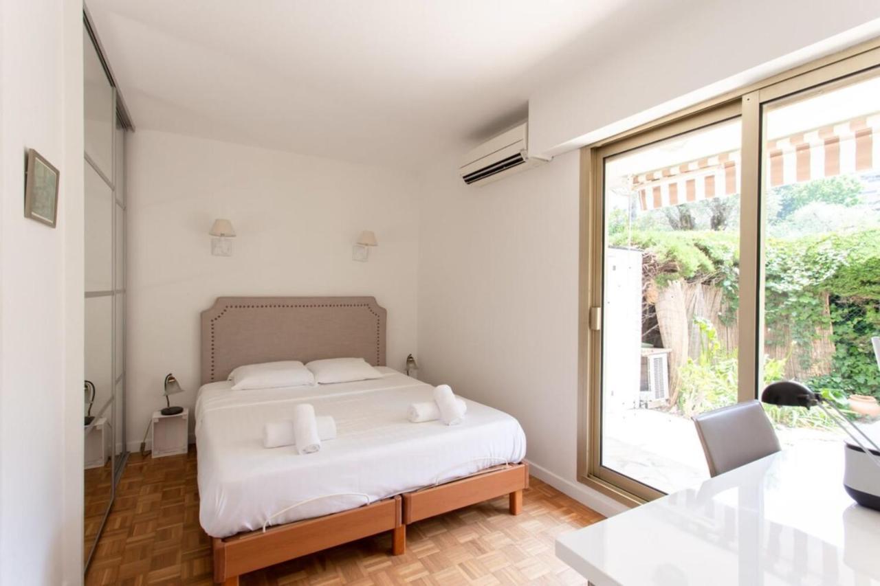 Furnished Air-Conditioned Apartment With Terrace & Parking In A Residential Antibes Exterior photo
